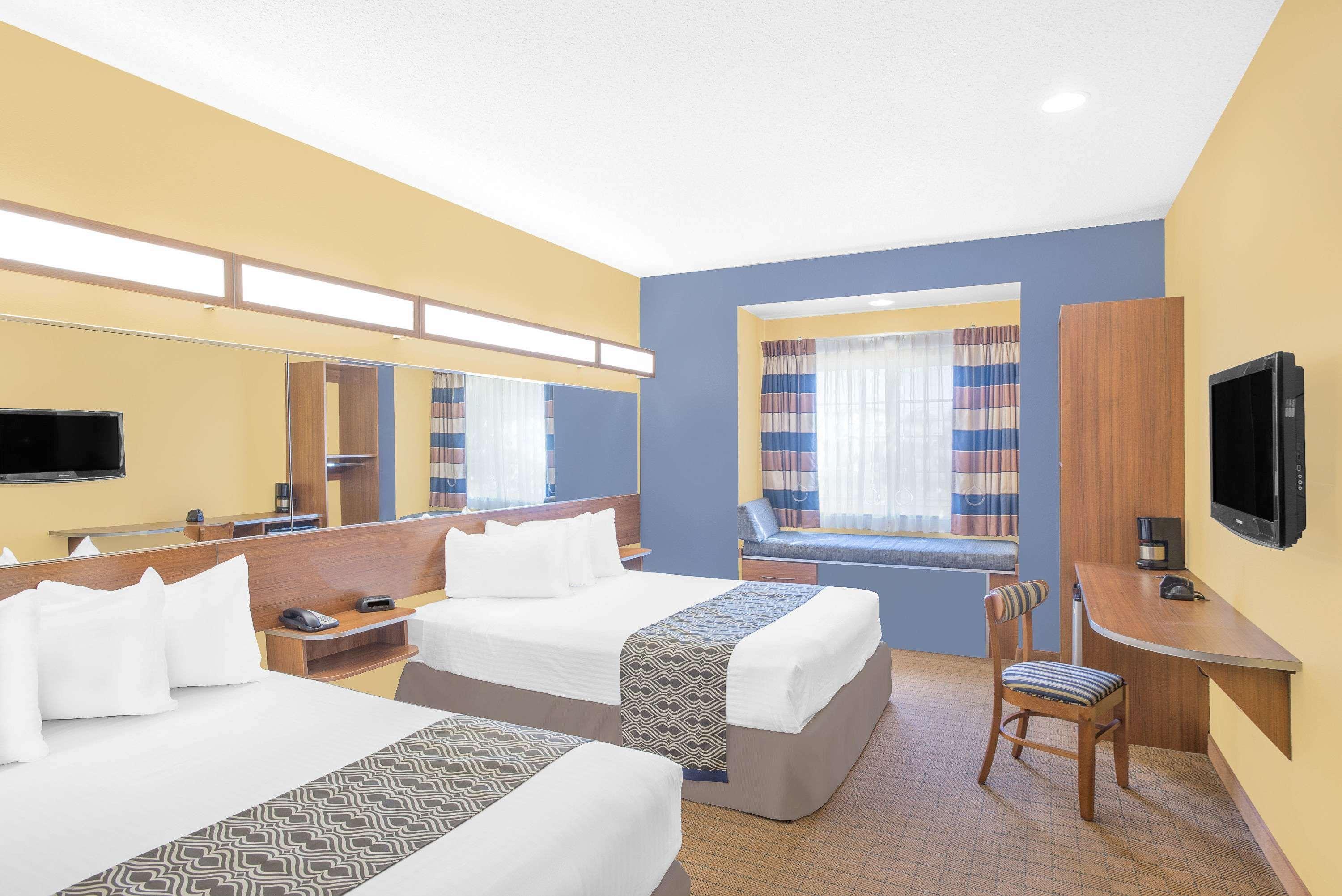 Microtel Inn & Suites Chili/Rochester Экстерьер фото