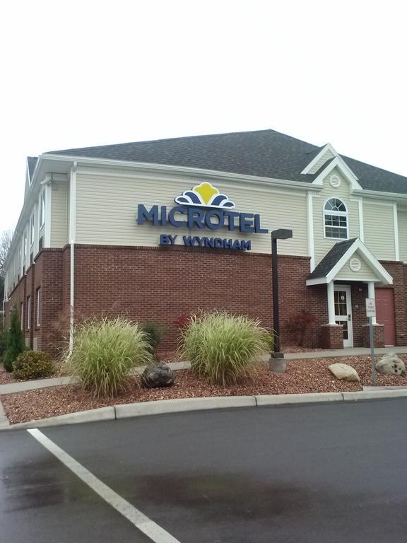 Microtel Inn & Suites Chili/Rochester Экстерьер фото